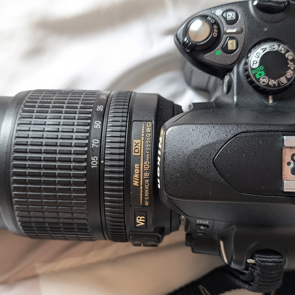 Nikon Black DSLR Camera W/ Flash and Charger Nikkor 18-105 mm VR Lens - Picture 5 of 10